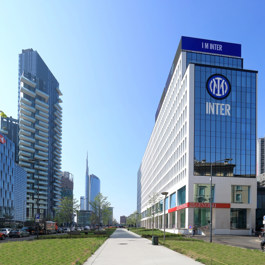 Maxi schermo pubblicitario su tetto Milano